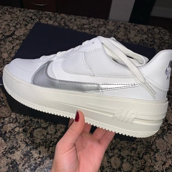 Size 9 - Nike Air Force 1 PLT.AF.ORM White - Picture 4 of 6